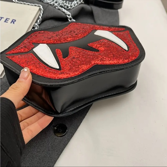 🆕 Y2K Punk-Inspired Vampire Lip Crossbody Bag with Sequin Detail - Halloween - Picture 8 of 13